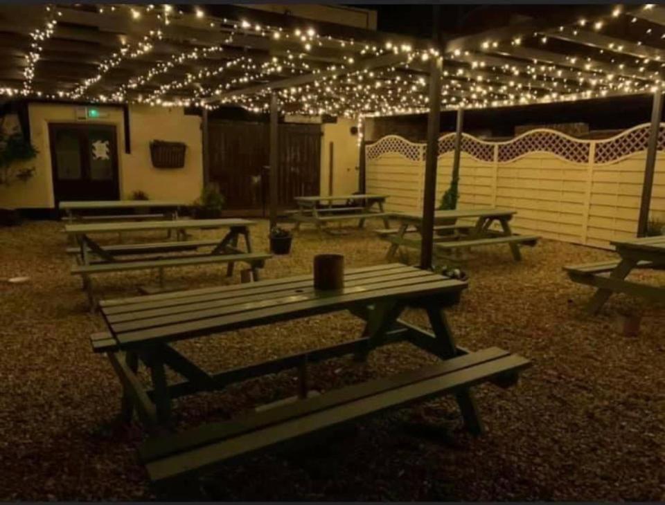 The Coach House At The Bull Inn 밀턴 케인즈 외부 사진